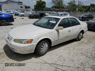 1998 Toyota Camry LE z VIN 4T1BG22K9WU829452, wystawiony jako Copart lot #54653445 z przebiegiem 110 371 mil mil oraz Szkoda całkowita • Salvage title. Historia ofert i sprzedaży dostępna na DreamBid. Obrazek 1.