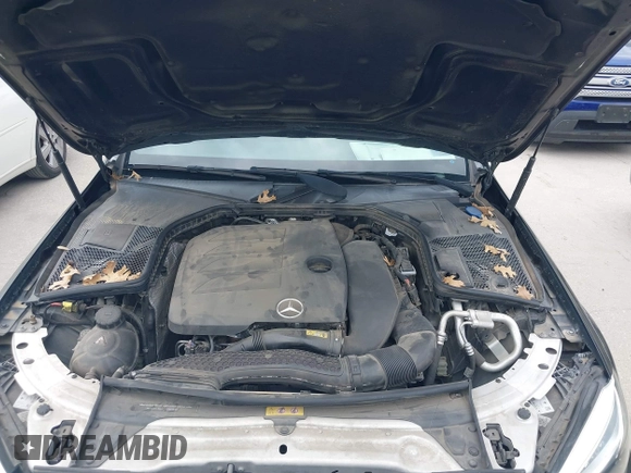 2019 Mercedes-Benz C 300 z VIN 55SWF8DB0KU307061, wystawiony jako IAAI lot #42143403 z przebiegiem Nie podano mil oraz . Historia ofert i sprzedaży dostępna na DreamBid. Obrazek 10.
