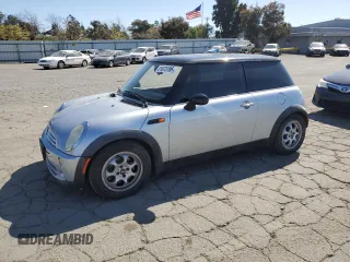 2005 MINI Hardtop with VIN WMWRC33435TJ65266, listed as a Copart auction lot 51673105 with 136,024 mi miles and Clean Title. Bid and sale history available at DreamBid. Image 1.