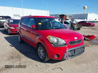 2013 Kia Soul ! with VIN KNDJT2A60D7569910, listed as a IAAI auction lot 41219582 with 125,015 mi miles. Bid and sale history available at carsss.com. Image 1.