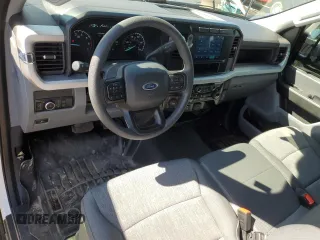 2024 Ford F-250 XL z VIN 1FTBF2BA3RED44401, wystawiony jako Copart lot #49447045 z przebiegiem 8 370 mil mil oraz Szkoda całkowita • Salvage title. Historia ofert i sprzedaży dostępna na DreamBid. Obrazek 8.