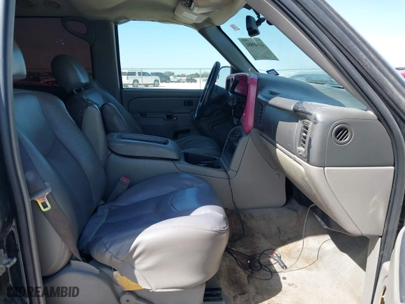 2004 Chevrolet Tahoe LT with VIN 1GNEC13ZX4R234118, listed as a IAAI auction lot 41840881 with 360,534 mi miles. Bid and sale history available at carsss.com. Image 5.