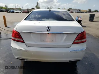 2013 Hyundai Equus Signature z VIN KMHGH4JH1DU067560, wystawiony jako Copart lot #57420475 z przebiegiem 85 291 mil mil oraz Czysty tytuł • Clean title. Historia ofert i sprzedaży dostępna na DreamBid. Obrazek 6.