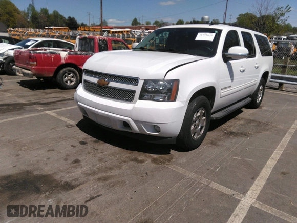 2014 Chevrolet Suburban LT with VIN 1GNSCJE05ER117663, listed as a IAAI auction lot 41992835 with 208,754 mi miles. Bid and sale history available at carsss.com. Image 2.