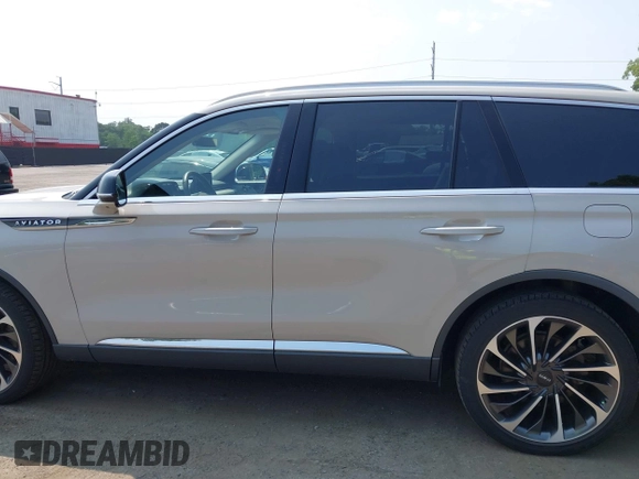 2020 Lincoln Aviator Reserve with VIN 5LM5J7XC8LGL00255, listed as a IAAI auction lot 42413528 with 24,480 mi miles and . Bid and sale history available at DreamBid. Image 14.