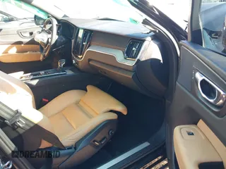 2018 Volvo XC60 Inscription with VIN YV4A22RL2J1081874, listed as a IAAI auction lot 41330217 with 100,611 mi miles. Bid and sale history available at carsss.com. Image 5.