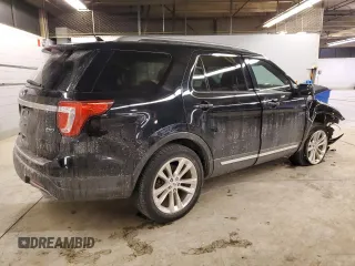 2018 Ford Explorer XLT with VIN 1FM5K8D80JGB86125, listed as a Copart auction lot 45887655 with 97,632 mi miles and Salvage Title. Bid and sale history available at carsss.com. Image 3.