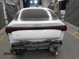 2025 Kia K5 LXS z VIN KNAG24J72S5284973, wystawiony jako IAAI lot #42162422 z przebiegiem 8 738 mil mil oraz . Historia ofert i sprzedaży dostępna na DreamBid. Obrazek 17.