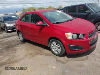2015 Chevrolet Sonic LT z VIN 1G1JC5SB6F4130866, wystawiony jako IAAI lot #42204368 z przebiegiem 96 747 mil mil oraz . Historia ofert i sprzedaży dostępna na DreamBid. Obrazek 1.