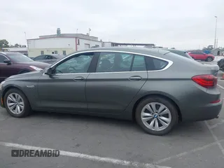 2015 BMW 5 Series 535i Gran Turismo z VIN WBA5M2C5XFD872228, wystawiony jako IAAI lot #42737501 z przebiegiem 71 027 mil mil oraz . Historia ofert i sprzedaży dostępna na DreamBid. Obrazek 14.