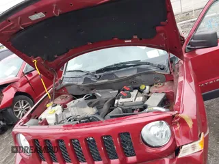 2014 Jeep Patriot Latitude with VIN 1C4NJRFB6ED892819, listed as a IAAI auction lot 42053389 with 92,213 mi miles and . Bid and sale history available at carsss.com. Image 10.