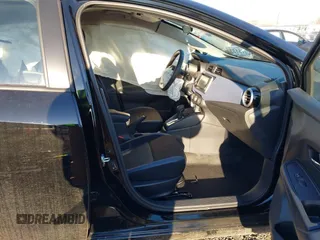 2024 Nissan Versa SV z VIN 3N1CN8EV7RL866542, wystawiony jako IAAI lot #41331827 z przebiegiem 907 mil mil oraz . Historia ofert i sprzedaży dostępna na DreamBid. Obrazek 5.
