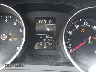 2015 Volkswagen Jetta SE z VIN 3VWD17AJXFM338250, wystawiony jako IAAI lot #42651860 z przebiegiem 119 751 mil mil oraz . Historia ofert i sprzedaży dostępna na DreamBid. Obrazek 7.