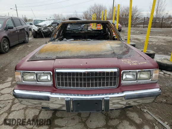 1989 Mercury Grand Marquis GS z VIN 2MEBM74F2KX698022, wystawiony jako Copart lot #44941735 z przebiegiem Nie podano mil oraz Nie do naprawy • Non repairable. Historia ofert i sprzedaży dostępna na DreamBid. Obrazek 10.