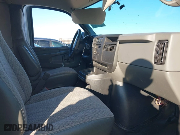 2007 Chevrolet Express Cargo Van with VIN 1GCGG25V571105406, listed as a IAAI auction lot 41176630 with 134,630 mi miles. Bid and sale history available at carsss.com. Image 5.