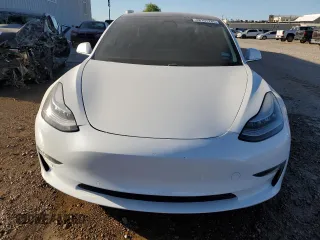 2019 Tesla Model 3 Mid Range z VIN 5YJ3E1EA1KF434552, wystawiony jako Copart lot #48161785 z przebiegiem 57 558 mil mil oraz Tytuł czysty. Historia ofert i sprzedaży dostępna na DreamBid. Obrazek 5.
