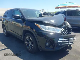2018 Toyota Highlander LE z VIN 5TDZZRFH7JS265754, wystawiony jako IAAI lot #41988890 z przebiegiem 120 082 mil mil oraz . Historia ofert i sprzedaży dostępna na DreamBid. Obrazek 1.