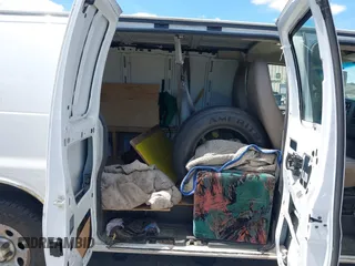 2014 Chevrolet Express Cargo z VIN 1GCSGAFX4E1198968, wystawiony jako IAAI lot #42322008 z przebiegiem 192 912 mil mil oraz . Historia ofert i sprzedaży dostępna na DreamBid. Obrazek 8.
