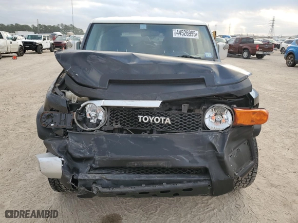 2007 Toyota FJ Cruiser with VIN JTEZU11F870015890, listed as a Copart auction lot 44526995 with 105,716 mi miles and Salvage Title. Bid and sale history available at carsss.com. Image 5.
