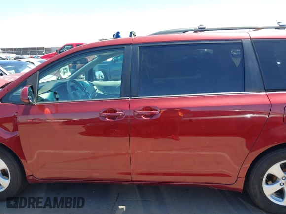 2011 Toyota Sienna LE AAS with VIN 5TDKK3DC2BS118124, listed as a IAAI auction lot 42121524 with 270,284 mi miles. Bid and sale history available at carsss.com. Image 15.