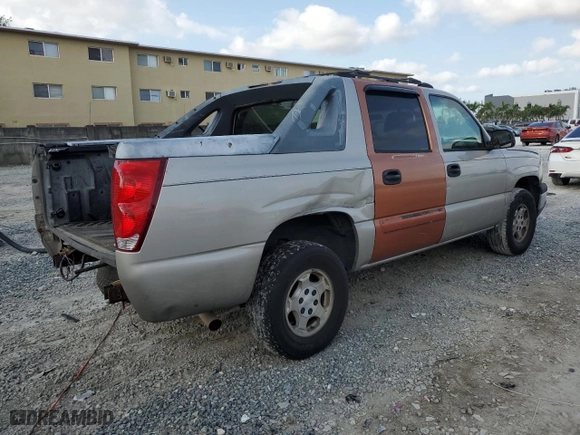 2005 Chevrolet Avalanche LS with VIN 3GNEC12Z55G202356, listed as a Copart auction lot 52032015 with 245,490 mi miles and Salvage Title. Bid and sale history available at carsss.com. Image 3.