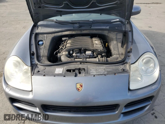 2005 Porsche Cayenne z VIN WP1AA29P65LA23655, wystawiony jako Copart lot #55174175 z przebiegiem 153 837 mil mil oraz Szkoda całkowita • Salvage title. Historia ofert i sprzedaży dostępna na DreamBid. Obrazek 11.