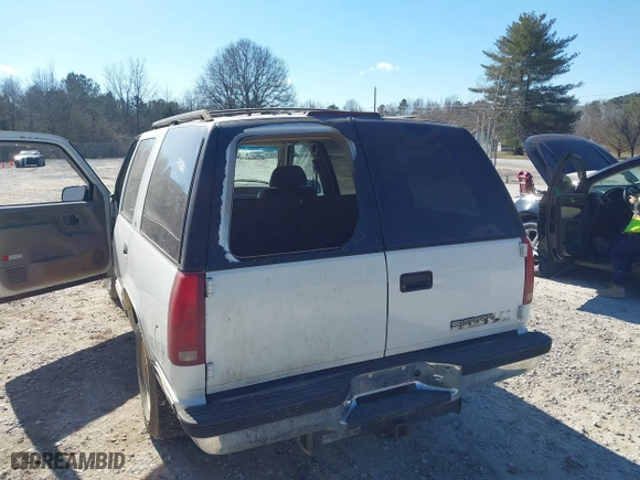 1996 Chevrolet Tahoe Limited with VIN 1GNEC13R0TJ309292, listed as a IAAI auction lot 41412643 with 219,815 mi miles. Bid and sale history available at carsss.com. Image 6.