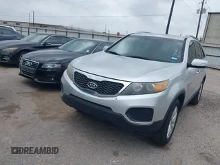 2011 Kia Sorento LX with VIN 5XYKT4A28BG086050, listed as a IAAI auction lot 41927414 with 177,402 mi miles. Bid and sale history available at carsss.com. Image 2.
