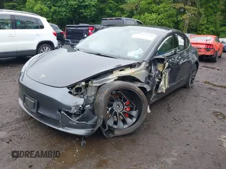 2021 Tesla Model 3 Performance z VIN 5YJ3E1EC3MF056187, wystawiony jako IAAI lot #42372230 z przebiegiem 56 679 mil mil oraz . Historia ofert i sprzedaży dostępna na DreamBid. Obrazek 2.