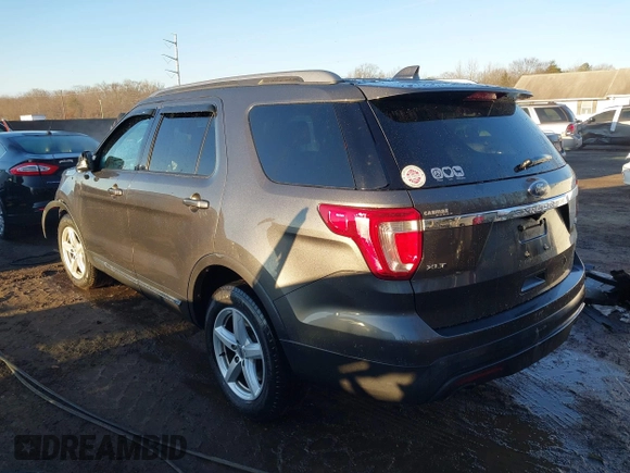 2016 Ford Explorer XLT with VIN 1FM5K8D81GGB38383, listed as a IAAI auction lot 41208566 with 42,752 mi miles and . Bid and sale history available at carsss.com. Image 3.