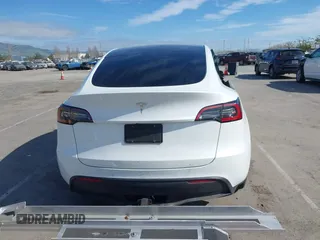 2022 Tesla Model Y Long Range with VIN 7SAYGDEE0NF340822, listed as a IAAI auction lot 41881224 with Not Provided miles and . Bid and sale history available at DreamBid. Image 17.