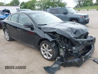 2016 Volvo S60 T5 Premier с VIN YV1612TKXG2399394, выставлен на аукционе IAAI как лот 42448738 с пробегом 85 336 миль миль и . История ставок и продаж доступна на DreamBid. Изображение 1.