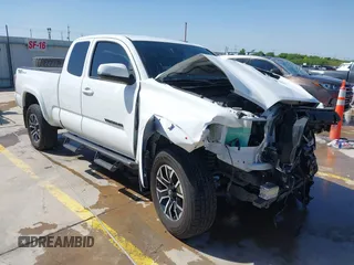 2023 Toyota Tacoma SR z VIN 3TYRZ5CN5PT034397, wystawiony jako IAAI lot #42055222 z przebiegiem 39 144 mil mil oraz . Historia ofert i sprzedaży dostępna na DreamBid. Obrazek 1.
