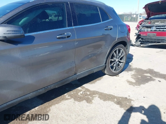 2017 Mercedes-Benz GLA 250 z VIN WDCTG4EB9HJ298171, wystawiony jako IAAI lot #41410558 z przebiegiem 85 375 mil mil oraz . Historia ofert i sprzedaży dostępna na DreamBid. Obrazek 6.