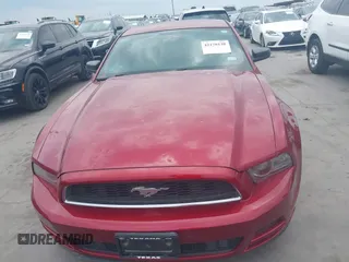 2014 Ford Mustang V6 z VIN 1ZVBP8AM3E5332204, wystawiony jako IAAI lot #42170138 z przebiegiem 112 105 mil mil oraz . Historia ofert i sprzedaży dostępna na DreamBid. Obrazek 6.