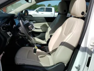 2022 Buick Encore GX Essence z VIN KL4MMFSL0NB109385, wystawiony jako Copart lot #62106325 z przebiegiem 34 727 mil mil oraz Szkoda całkowita • Salvage title. Historia ofert i sprzedaży dostępna na DreamBid. Obrazek 7.