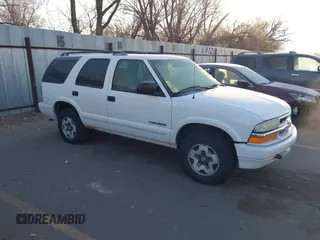 2004 Chevrolet Blazer LS z VIN 1GNDT13X34K161001, wystawiony jako IAAI lot #41432856 z przebiegiem Nie podano mil oraz . Historia ofert i sprzedaży dostępna na DreamBid. Obrazek 1.