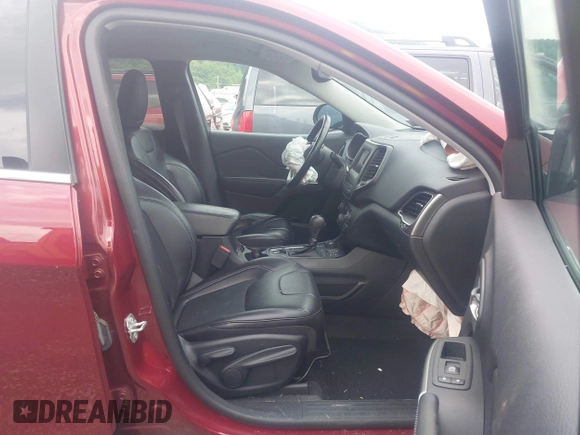 2020 Jeep Cherokee Latitude Plus z VIN 1C4PJMLB6LD585258, wystawiony jako IAAI lot #42411918 z przebiegiem 42 097 mil mil oraz . Historia ofert i sprzedaży dostępna na DreamBid. Obrazek 5.