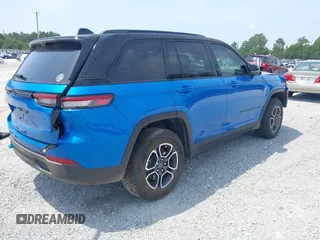 2022 Jeep Grand Cherokee Trailhawk with VIN 1C4RJYC68N8759961, listed as a IAAI auction lot 42589997 with 28,429 mi miles and . Bid and sale history available at DreamBid. Image 4.