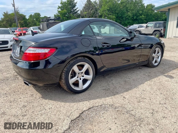 2015 Mercedes-Benz SLK 250 with VIN WDDPK4HA1FF098934, listed as a Copart auction lot 55996085 with 75,655 mi miles and Clean Title. Bid and sale history available at DreamBid. Image 4.