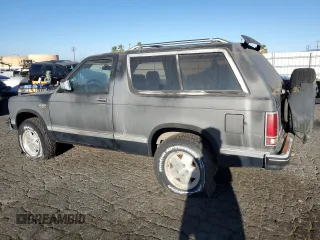 1986 Chevrolet Blazer z VIN 1G8CT18RXG8180574, wystawiony jako Copart lot #87987925 z przebiegiem 82 571 mil mil oraz Szkoda całkowita • Salvage title. Historia ofert i sprzedaży dostępna na DreamBid. Obrazek 2.