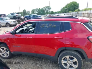 2024 Jeep Compass Latitude z VIN 3C4NJDBN5RT579943, wystawiony jako IAAI lot #42461866 z przebiegiem 18 241 mil mil oraz . Historia ofert i sprzedaży dostępna na DreamBid. Obrazek 15.