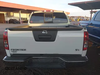 2021 Nissan Frontier SV z VIN 1N6ED0EA3MN710382, wystawiony jako IAAI lot #42083600 z przebiegiem 43 022 mil mil oraz . Historia ofert i sprzedaży dostępna na DreamBid. Obrazek 16.