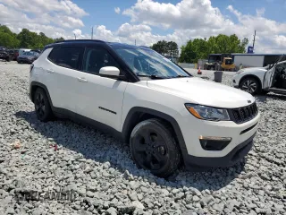 2021 Jeep Compass Altitude with VIN 3C4NJCBB4MT587380, listed as a Copart auction lot 56525745 with 83,003 mi miles and Salvage title. Bid and sale history available at DreamBid. Image 4.