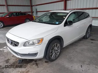 2016 Volvo V60 Cross Country T5 with VIN YV4612HK6G1003110, listed as a IAAI auction lot 41682878 with 1 mi miles. Bid and sale history available at carsss.com. Image 2.
