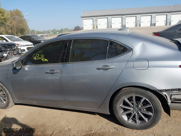 2019 Acura TLX with VIN 19UUB1F3XKA009385, listed as a IAAI auction lot 40584274 with 61,376 mi miles. Bid and sale history available at carsss.com. Image 14.