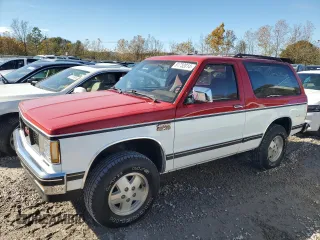 1987 GMC Jimmy z VIN 1GKCT18R2H8528461, wystawiony jako Copart lot #81732014 z przebiegiem 97 721 mil mil oraz Czysty tytuł • Clean title. Historia ofert i sprzedaży dostępna na DreamBid. Obrazek 1.