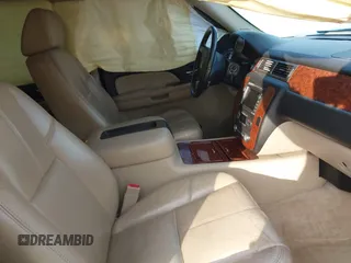 2007 Chevrolet Tahoe LT z VIN 1GNFC13017J319325, wystawiony jako IAAI lot #41846816 z przebiegiem 273 075 mil mil oraz . Historia ofert i sprzedaży dostępna na DreamBid. Obrazek 5.