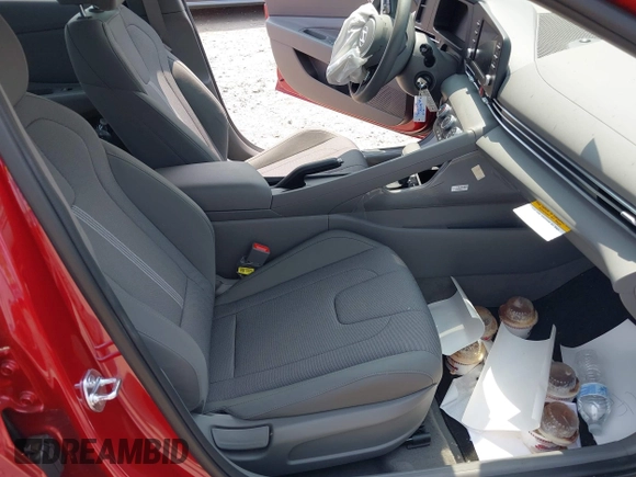 2024 Hyundai Elantra SE with VIN KMHLL4DG7RU844685, listed as a IAAI auction lot 42335520 with 2,534 mi miles and . Bid and sale history available at DreamBid. Image 5.