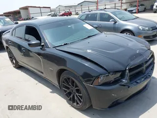 2014 Dodge Charger RT z VIN 2C3CDXCT4EH337763, wystawiony jako IAAI lot #42281217 z przebiegiem 121 653 mil mil oraz . Historia ofert i sprzedaży dostępna na DreamBid. Obrazek 1.